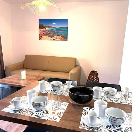 Location T2 44 M2 Proche 82 Apartment *